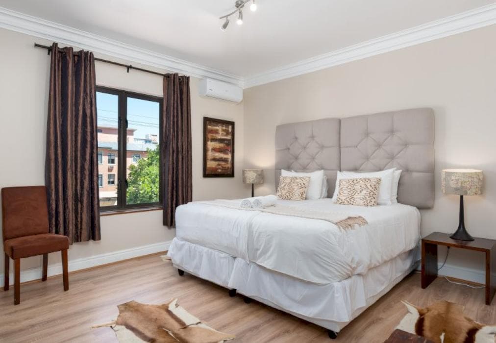 Sunny Sea Point Apartment