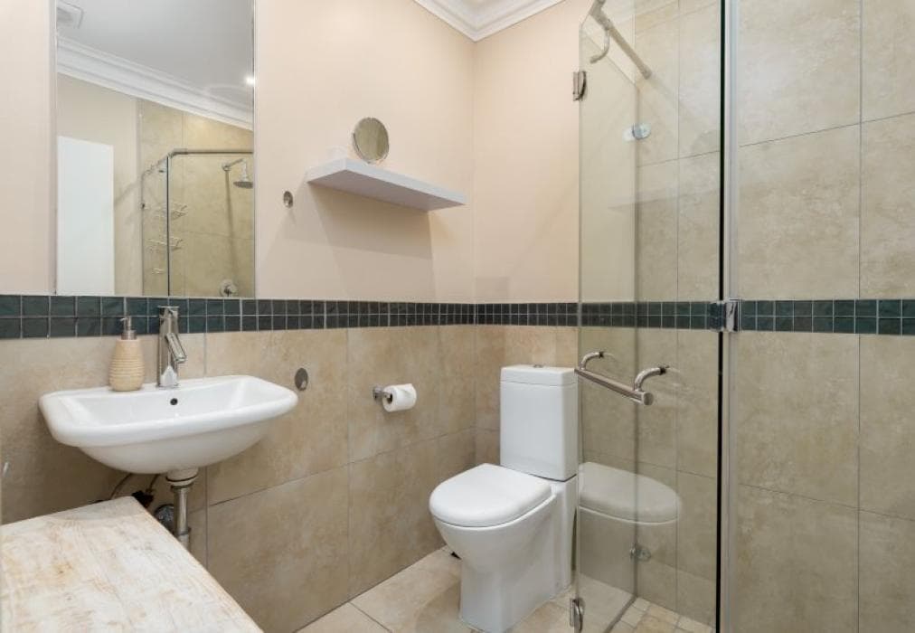 Sunny Sea Point Apartment