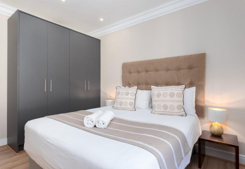 Sunny Sea Point Apartment