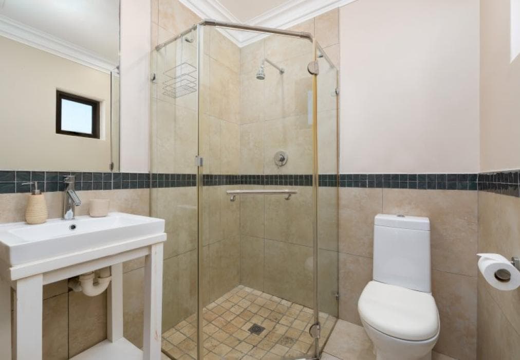 Sunny Sea Point Apartment