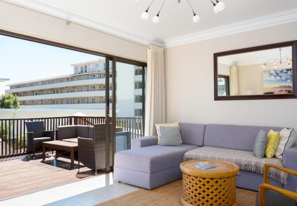 Sunny Sea Point Apartment