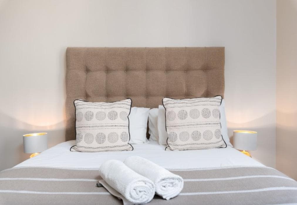 Sunny Sea Point Apartment