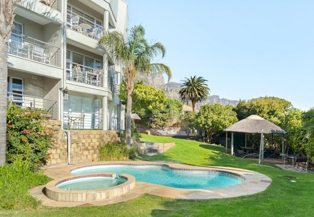 2 Bed Apartment in Camps Bay, Sea Views & Pool