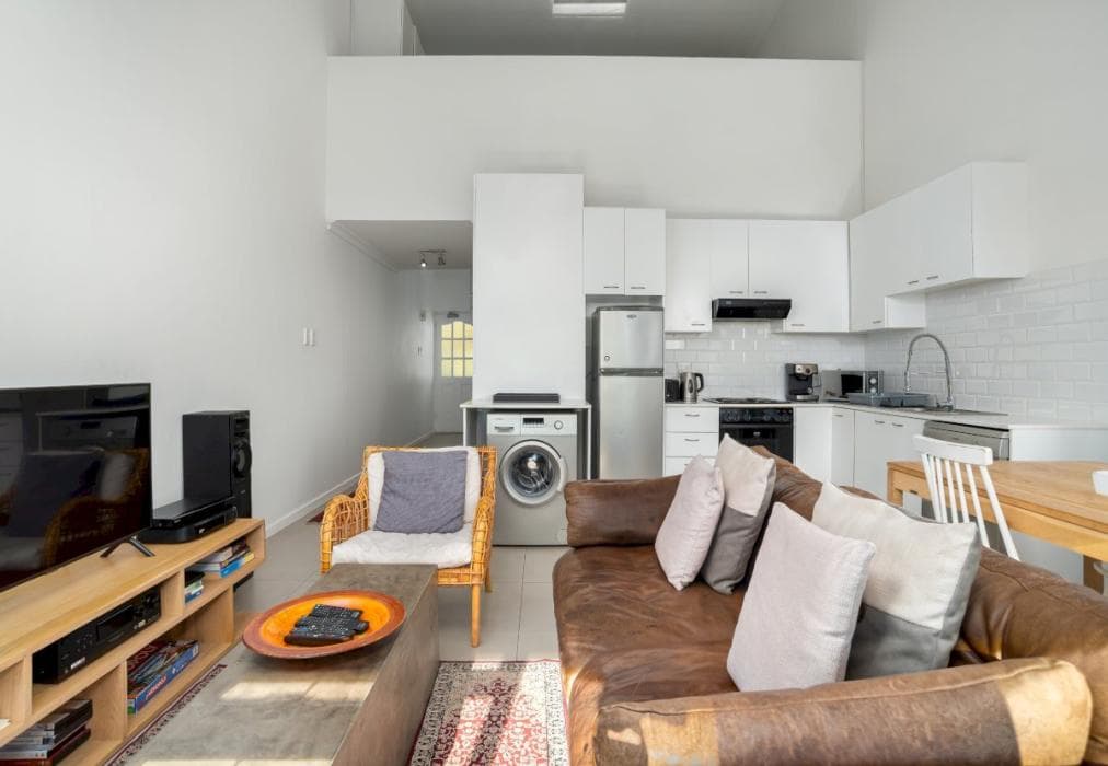 2 Bed Apartment in Camps Bay, Sea Views & Pool