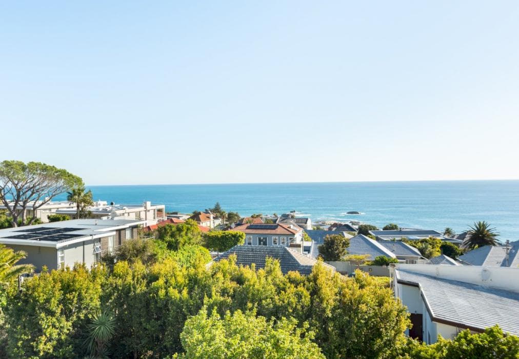 2 Bed Apartment in Camps Bay, Sea Views & Pool