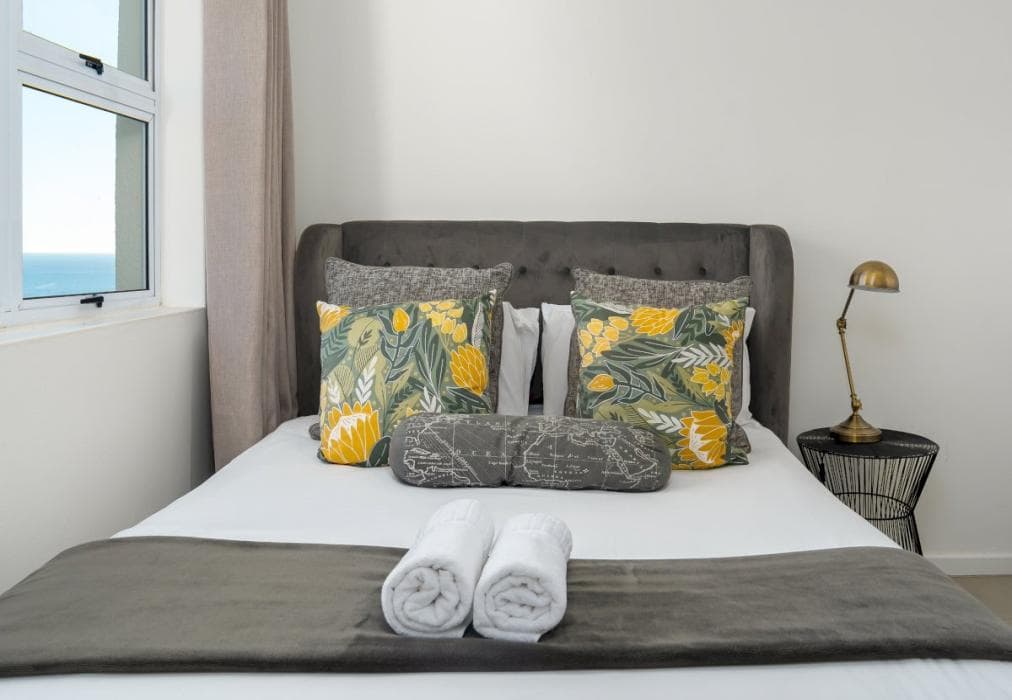 2 Bed Apartment in Camps Bay, Sea Views & Pool