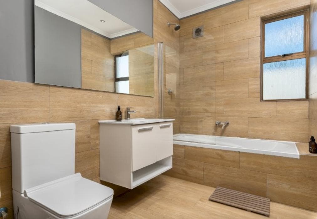 Camps Bay Bliss With Mountain Views