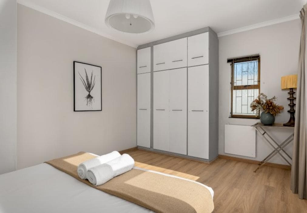 Camps Bay Bliss With Mountain Views