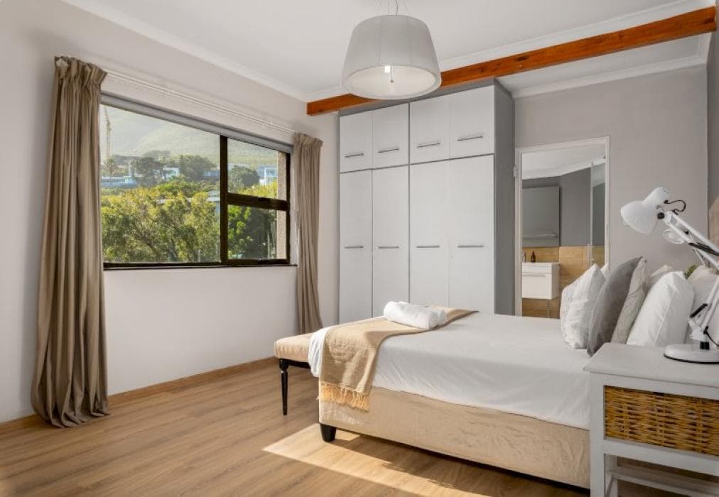 Camps Bay Bliss With Mountain Views