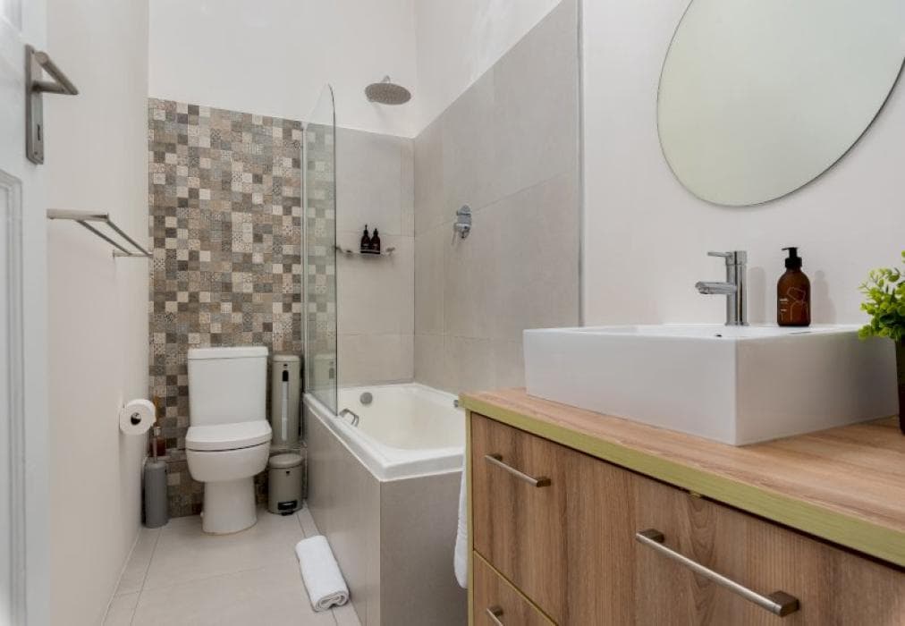 Bright Apartment With Mountain Views