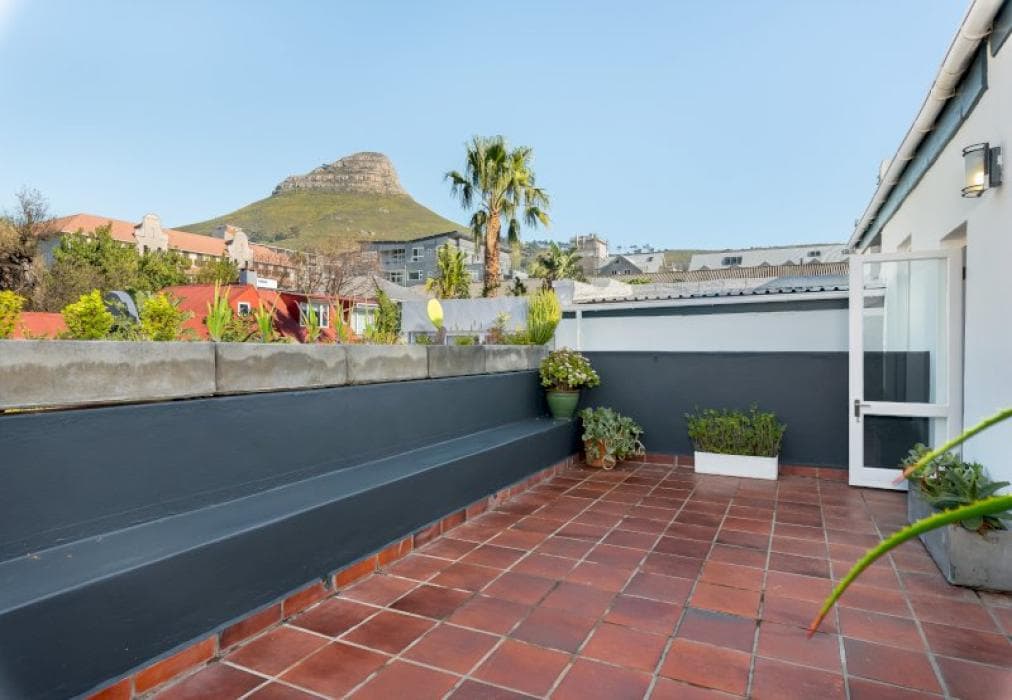 Bright Apartment With Mountain Views