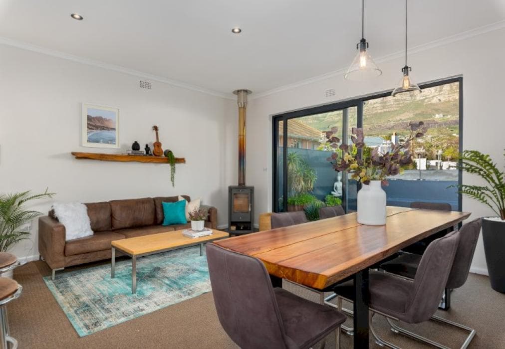 Bright Apartment With Mountain Views