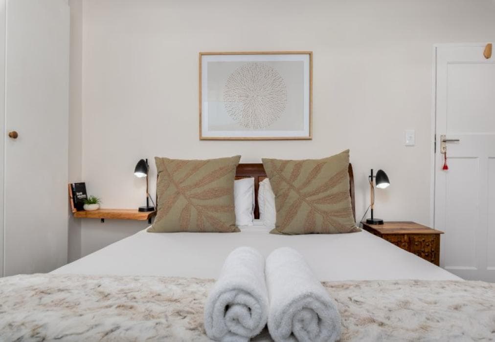 Bright Apartment With Mountain Views