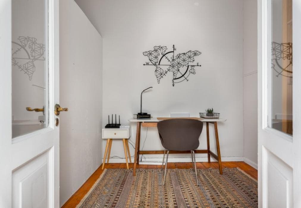 Bright Apartment With Mountain Views