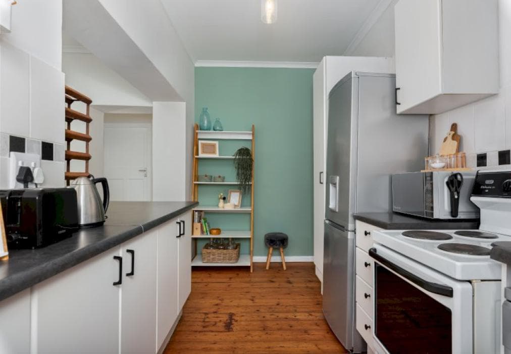 Bright Apartment With Mountain Views