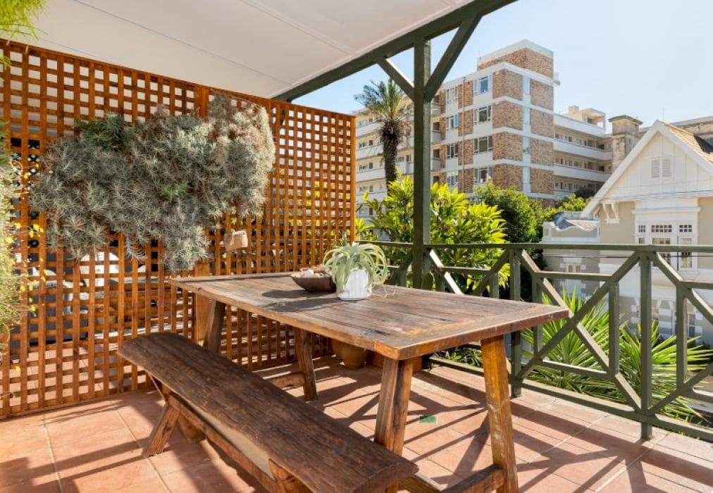 Bright Apartment With Mountain Views