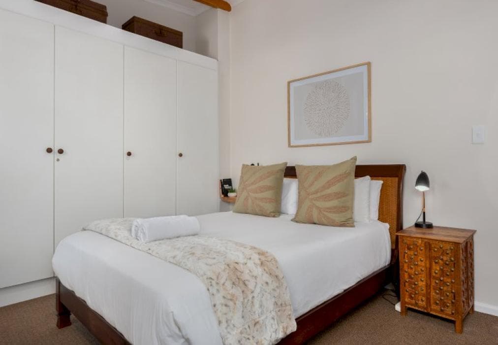 Bright Apartment With Mountain Views