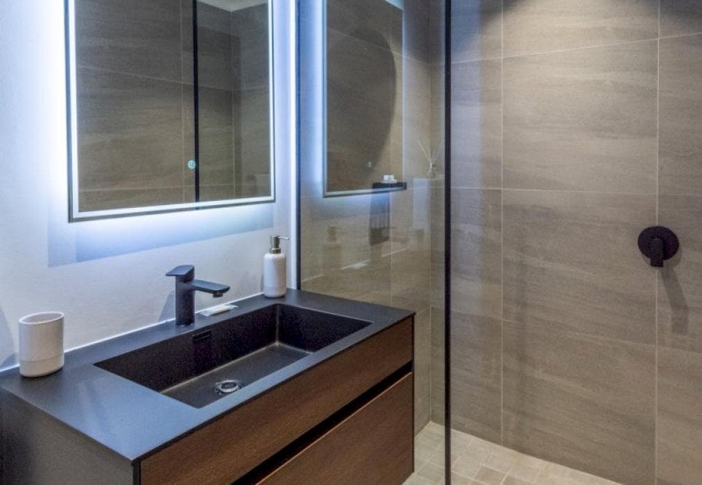 Modern Green Point Apartment 1