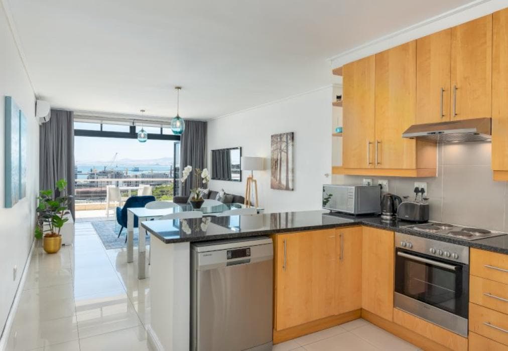 Large and Bright Apartment