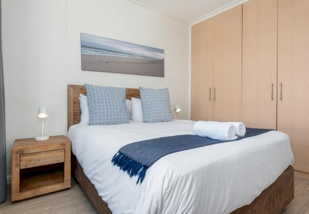 Large and Bright Apartment