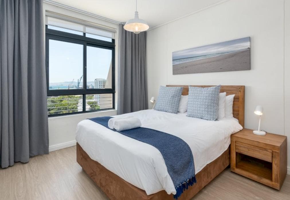 Large and Bright Apartment