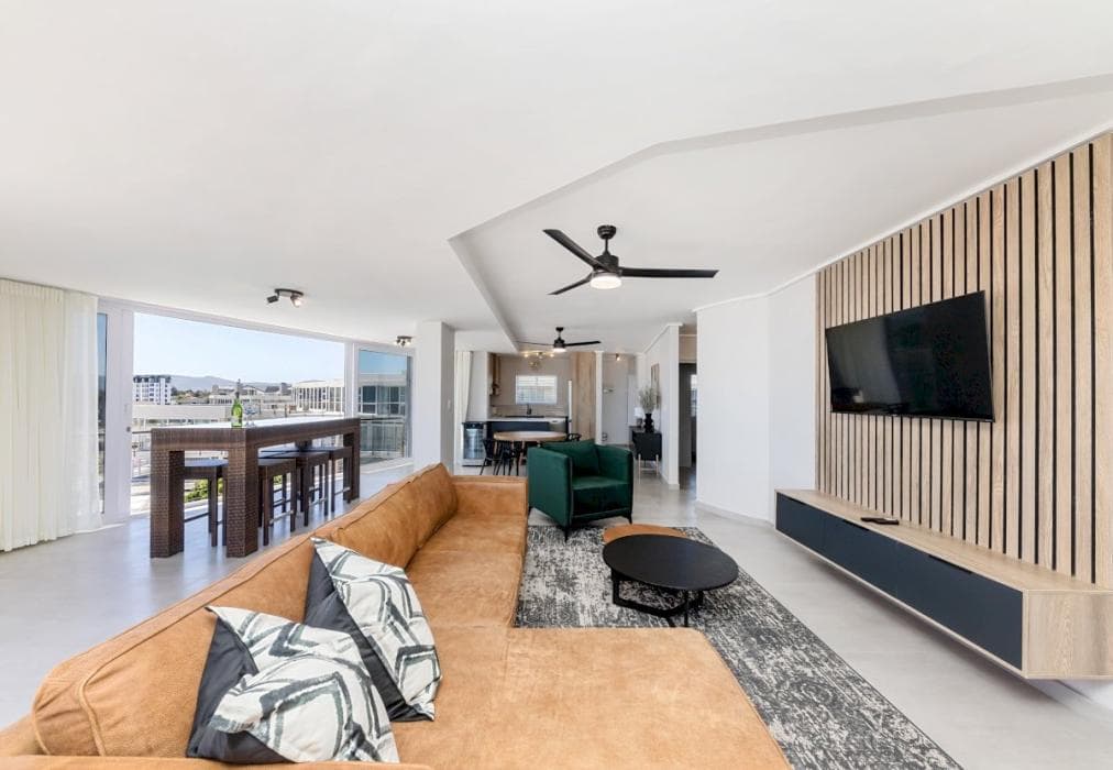 Lagoon Beach Retreat