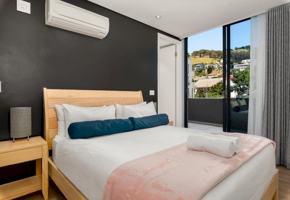 Luxury Green Point Apartment with Pool & Balcony