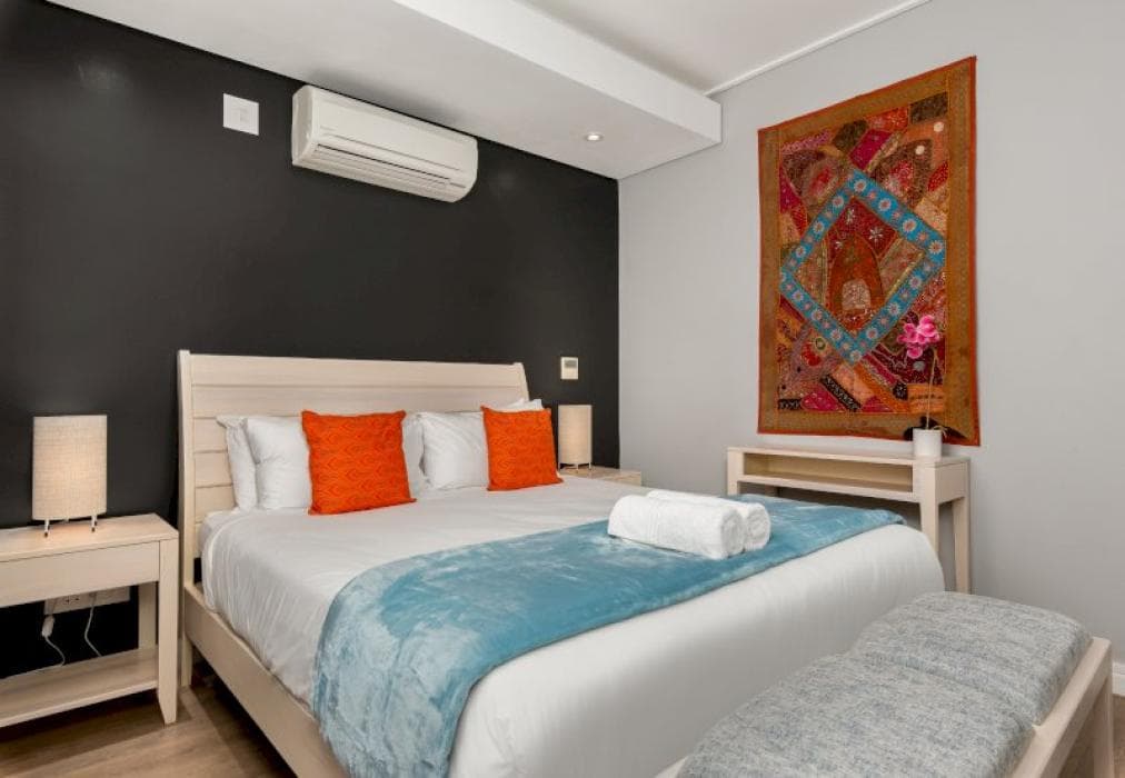 Luxury Green Point Apartment with Pool & Balcony