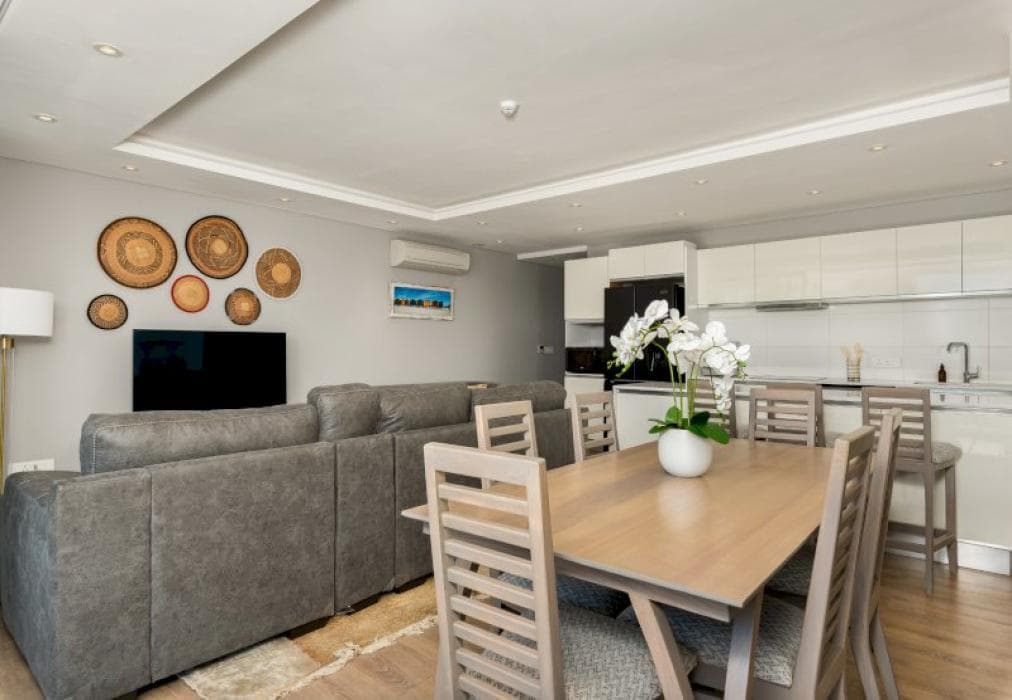 Luxury Green Point Apartment with Pool & Balcony