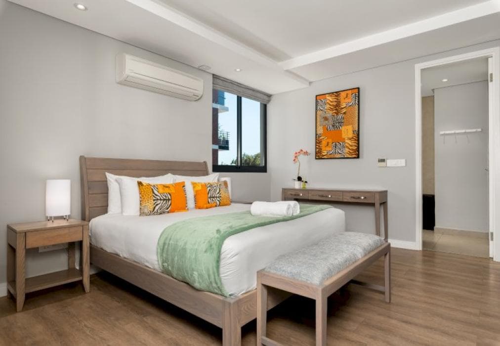 Luxury Green Point Apartment with Pool & Balcony