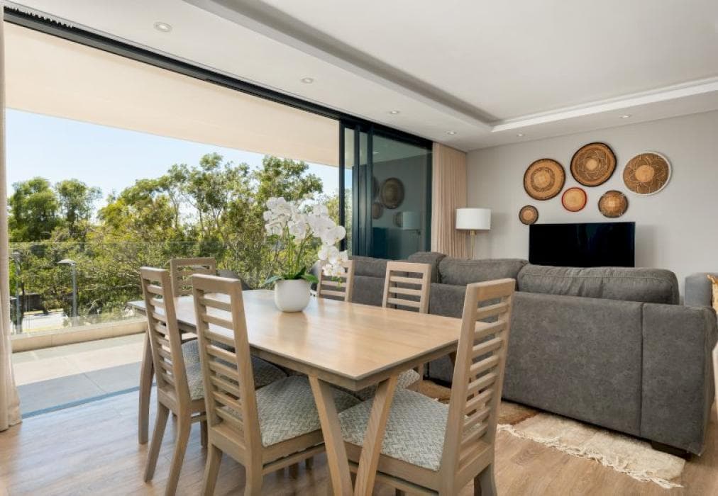 Luxury Green Point Apartment with Pool & Balcony