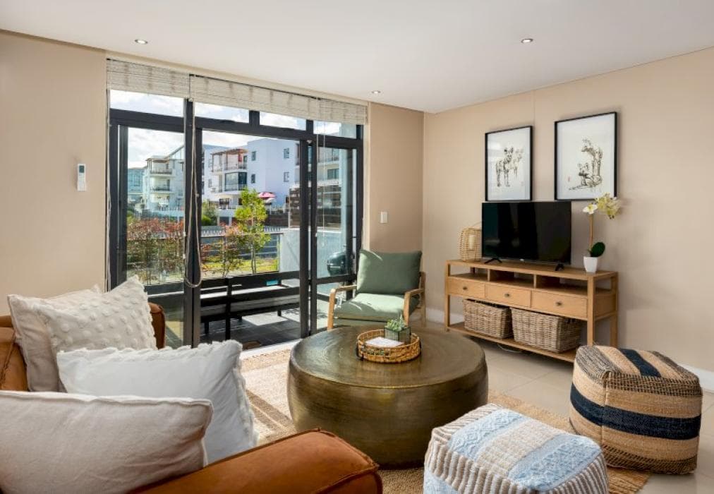 Modern Apartment with Balcony & Beach Access