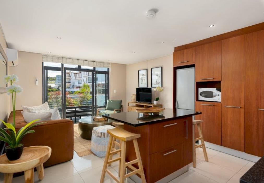 Modern Apartment with Balcony & Beach Access